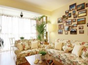 碎花田園風格公寓客廳照片墻裝修效果圖