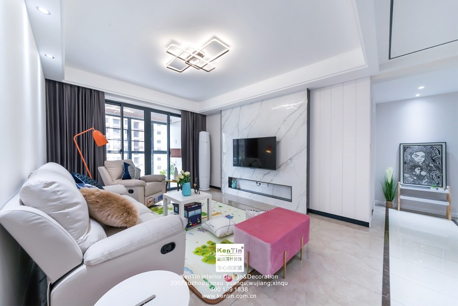 金秋家園現(xiàn)代簡約三居室客廳裝修實景案例