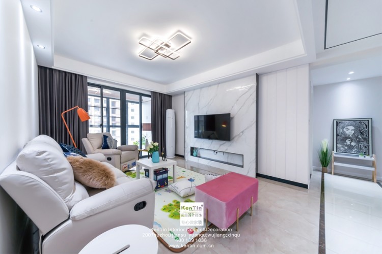 金秋家園現(xiàn)代簡約三居室客廳裝修實景案例
