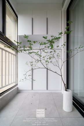 海亮長橋府現(xiàn)代簡約風(fēng)格三居室陽臺(tái)裝修實(shí)景案例