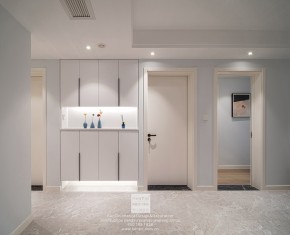 海亮長橋府現(xiàn)代簡約風(fēng)格三居室玄關(guān)裝修實(shí)景案例