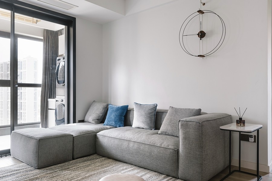 現(xiàn)代簡(jiǎn)約風(fēng)格三居室客廳裝修效果圖