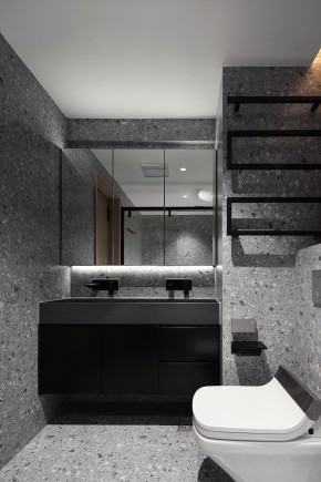 現(xiàn)代簡約風格四居室衛(wèi)生間裝修效果圖