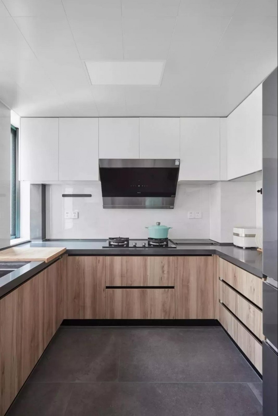 現(xiàn)代簡(jiǎn)約風(fēng)格三居室廚房裝修效果圖