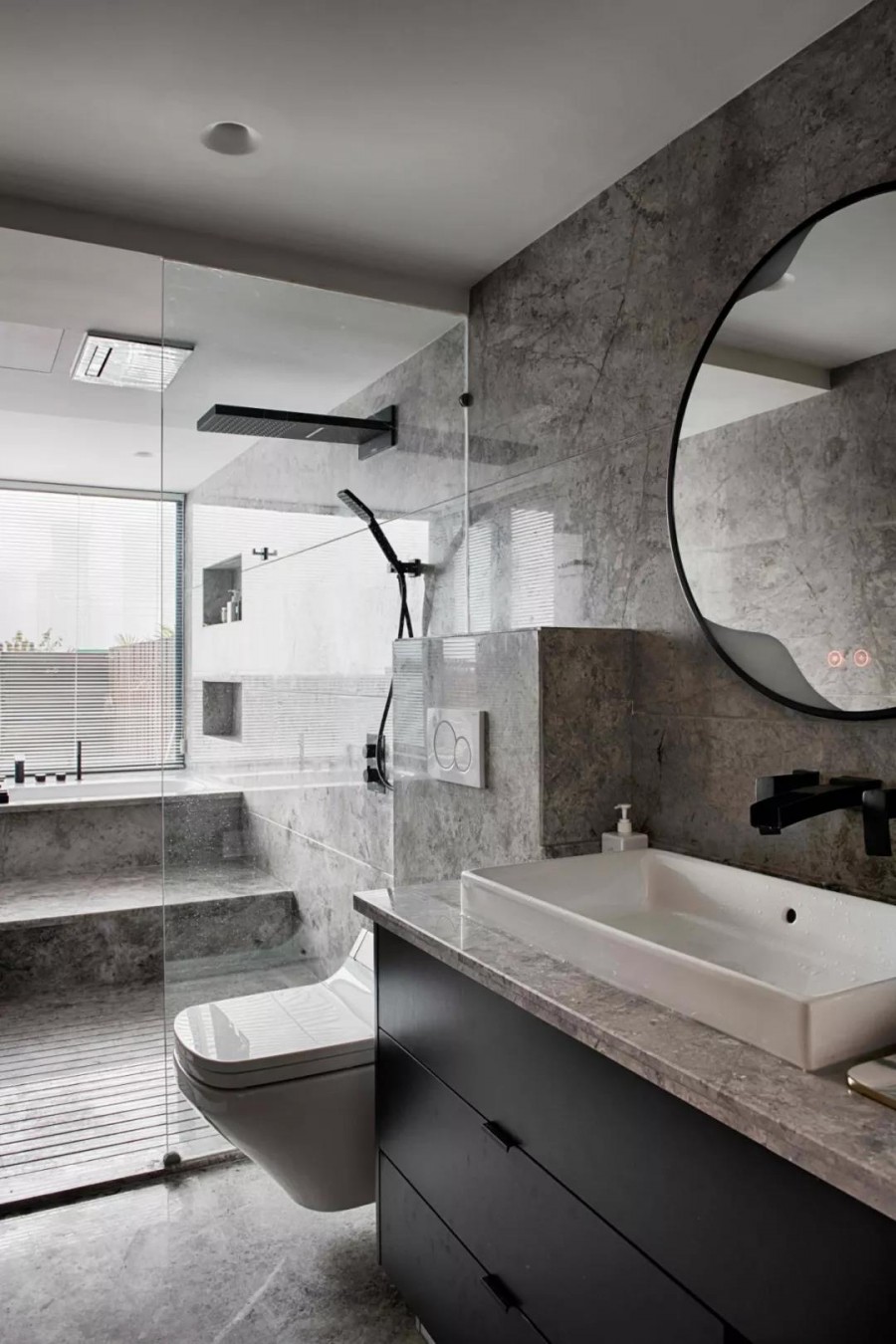 現代簡約風格三居室衛(wèi)生間裝修效果圖