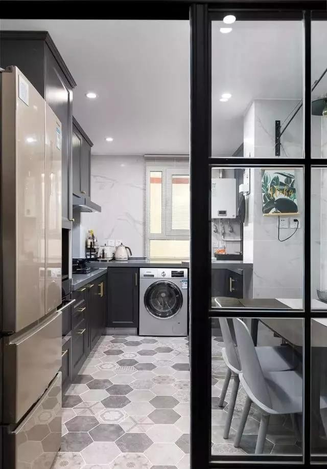 簡(jiǎn)約風(fēng)格兩居室廚房裝修效果圖