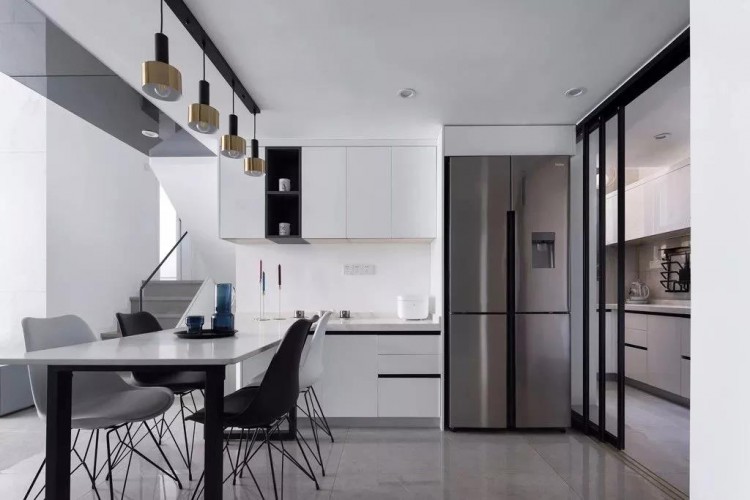 現(xiàn)代風格復(fù)式樓餐廳裝修效果圖