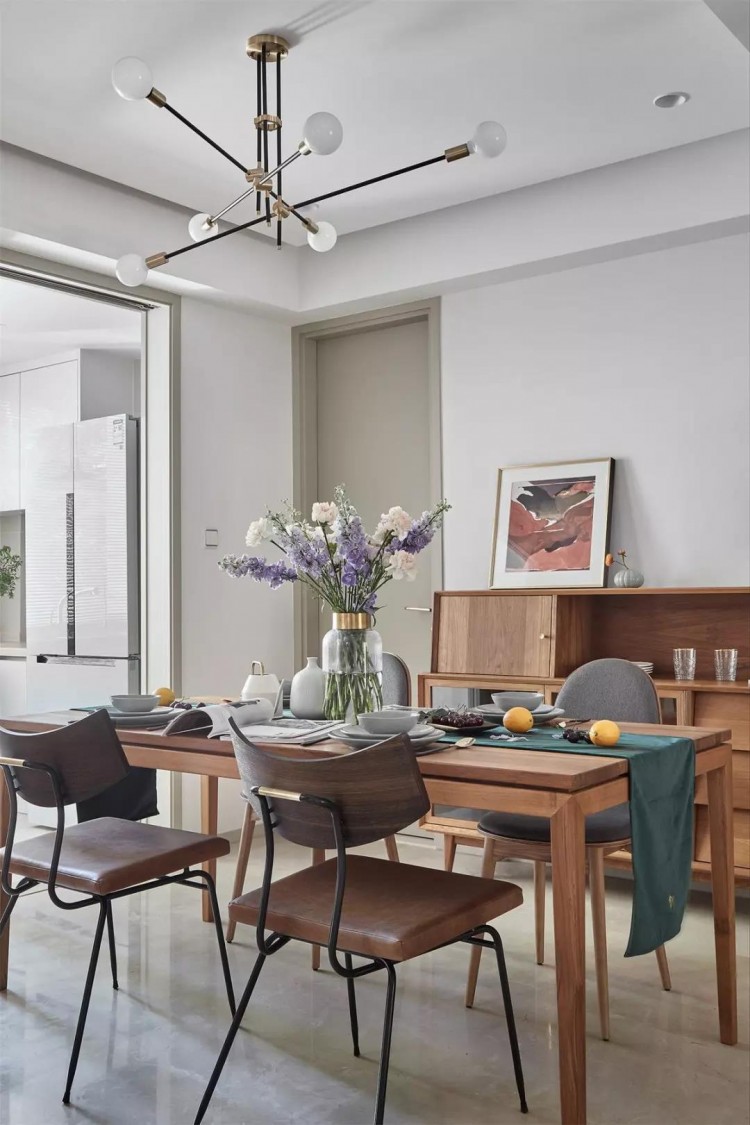 簡約風格四居室餐廳裝修效果圖