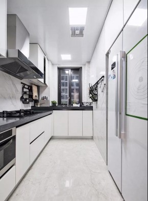 現(xiàn)代簡約風格四居室廚房裝修效果圖