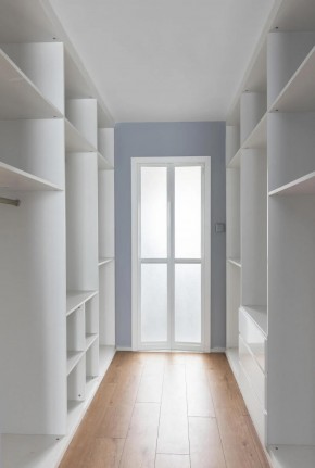 現(xiàn)代簡約風(fēng)格四居室衣帽間裝修效果圖