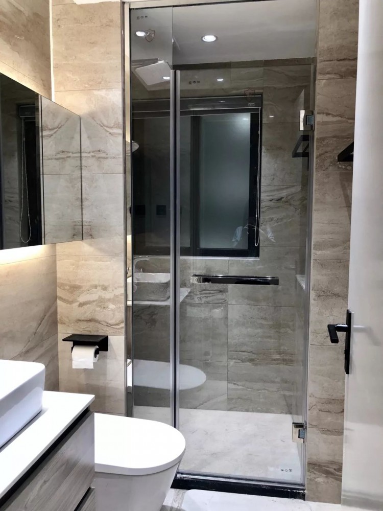 輕奢風格三居室衛生間裝修效果圖