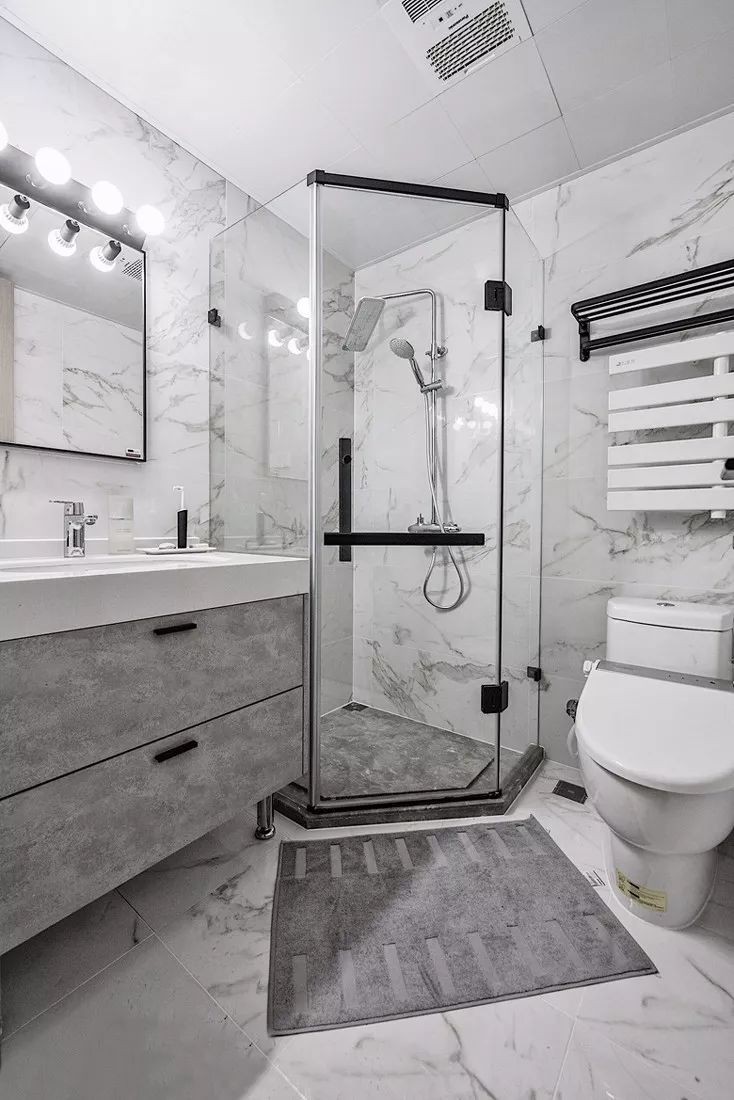 現代簡約風格四居室衛(wèi)生間裝修效果圖