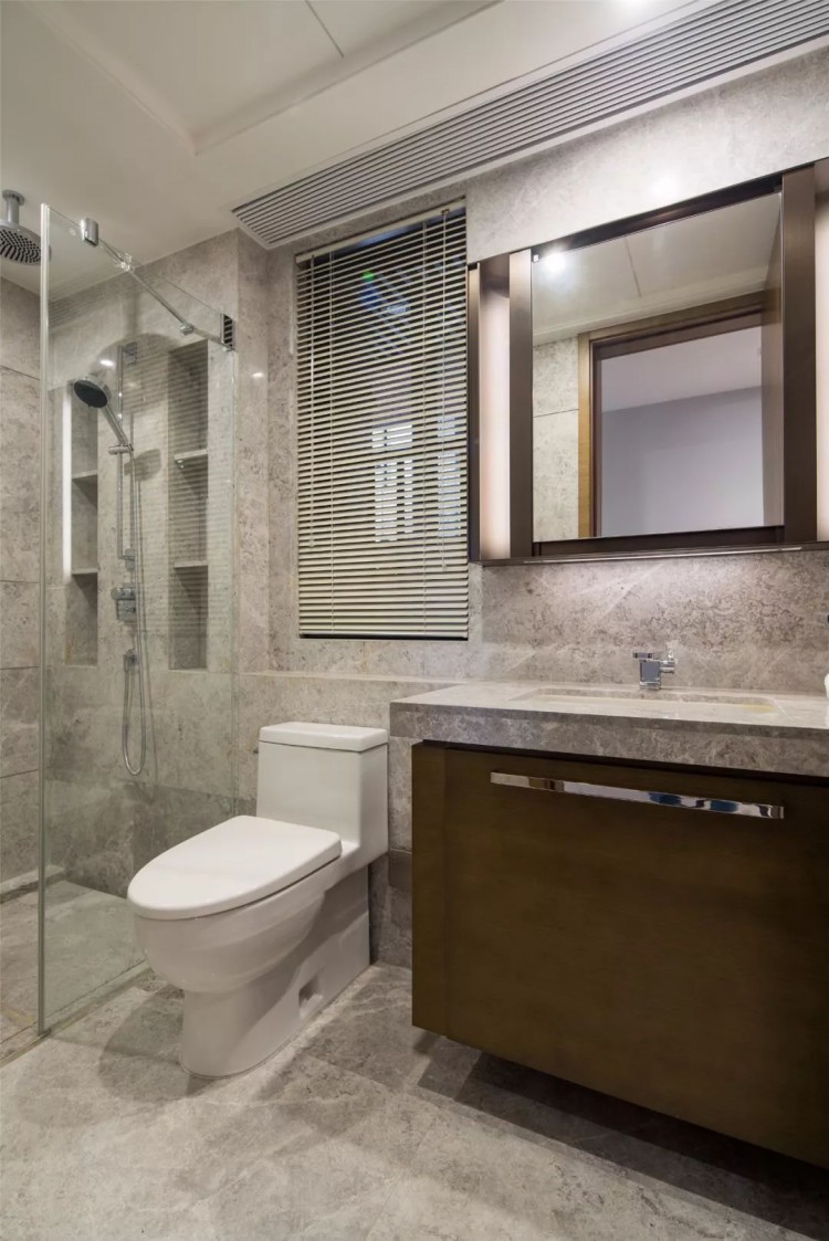 現代風三居室衛(wèi)生間裝修效果圖