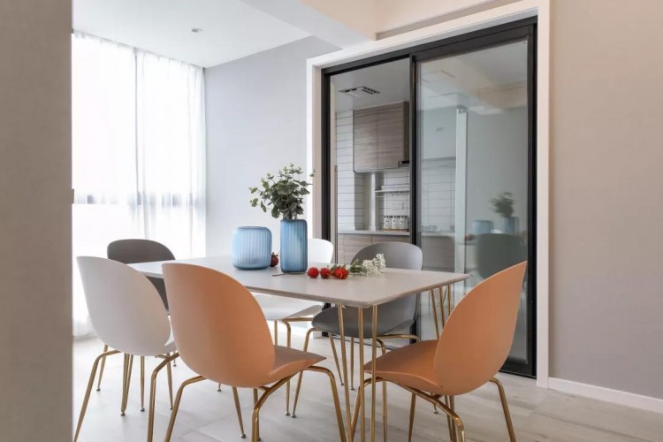 現(xiàn)代北歐風格三居室餐廳裝修效果圖