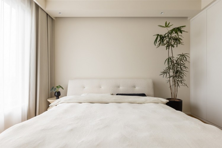 現(xiàn)代簡約風格三居室臥室裝修效果圖