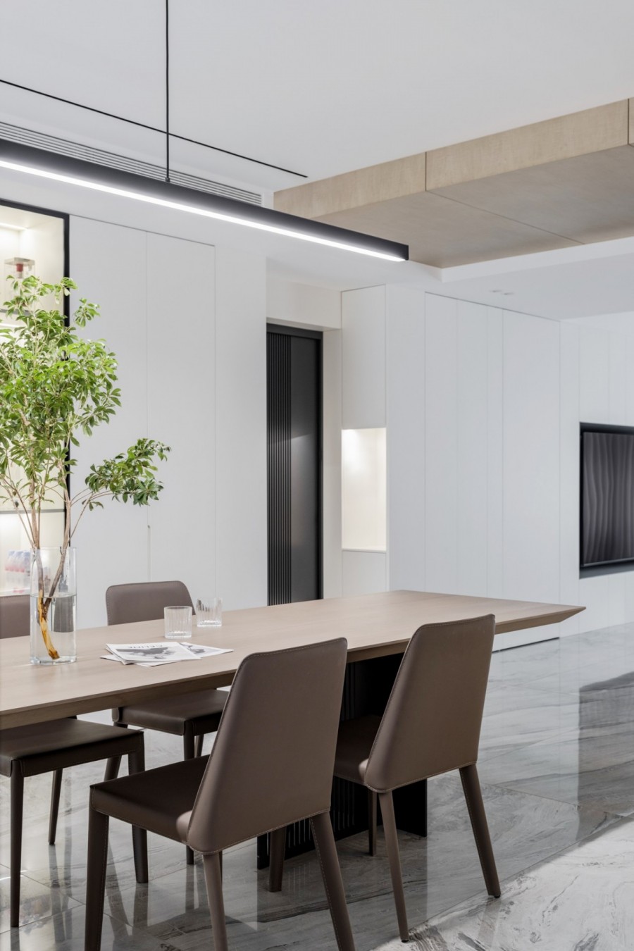 現(xiàn)代簡約風(fēng)格四居室餐廳裝修效果圖