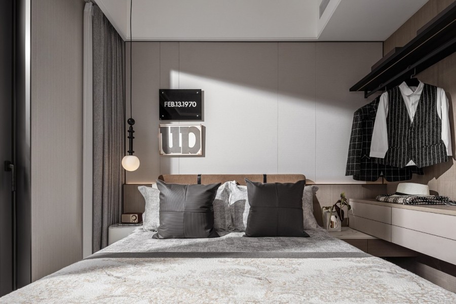 現(xiàn)代簡(jiǎn)約風(fēng)格四居室臥室裝修效果圖