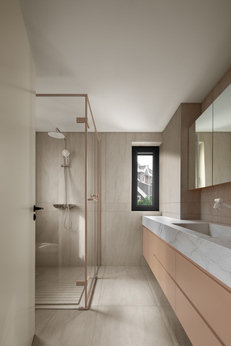 現代簡約風格三居室衛(wèi)生間裝修效果圖