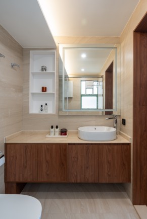 簡(jiǎn)約三居室衛(wèi)生間效果圖1