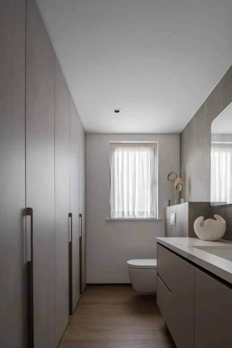 現代簡約三居室衛(wèi)生間裝修效果圖