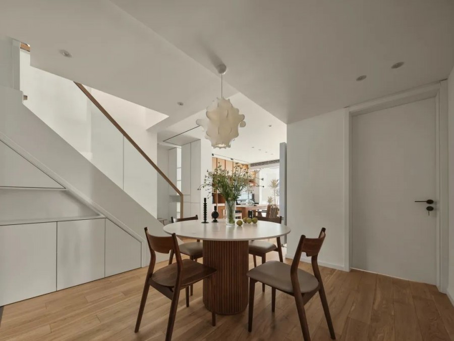 原木風復式餐廳裝修效果圖