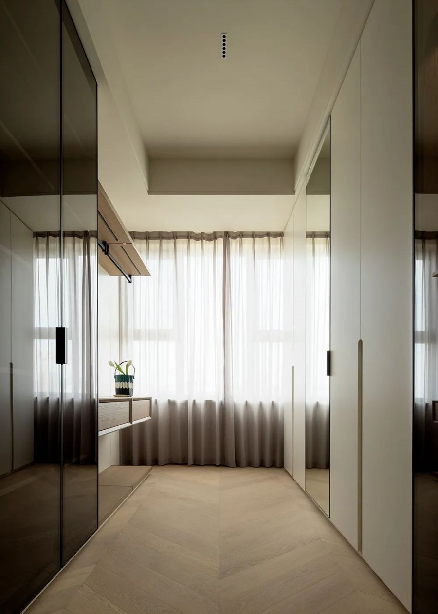 極簡(jiǎn)原木風(fēng)三居室衣帽間裝修效果圖_副本