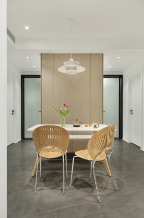 北歐原木風三居室裝修餐廳效果圖