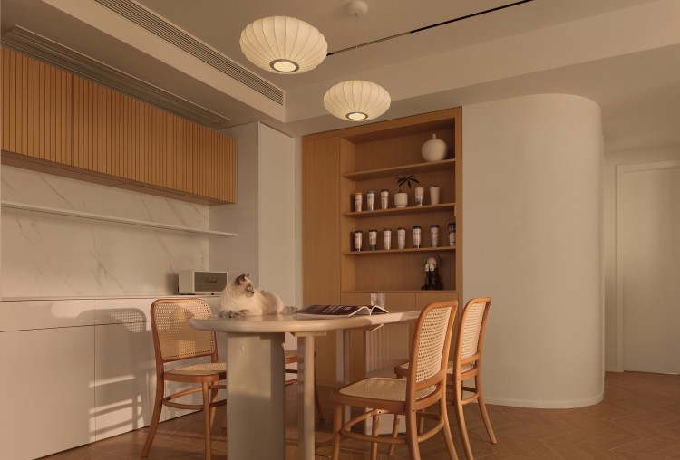 原木風兩居室裝修餐廳效果圖