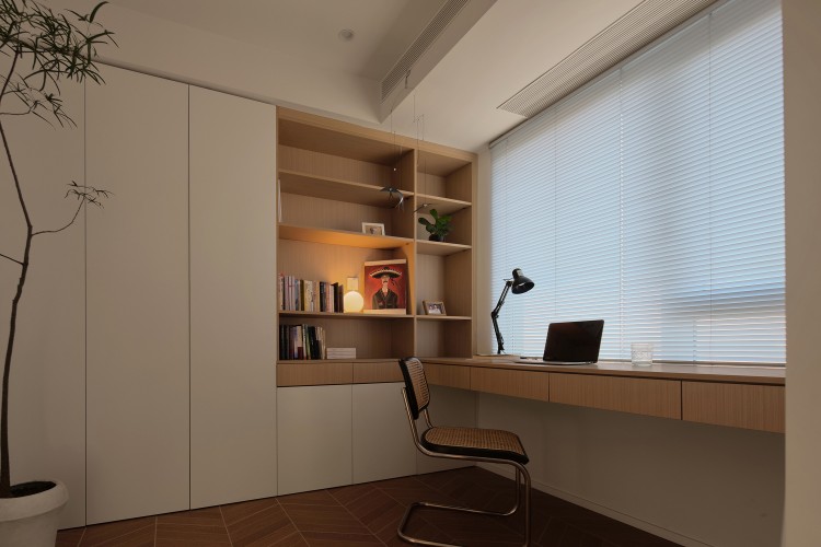 原木風兩居室裝修書房效果圖