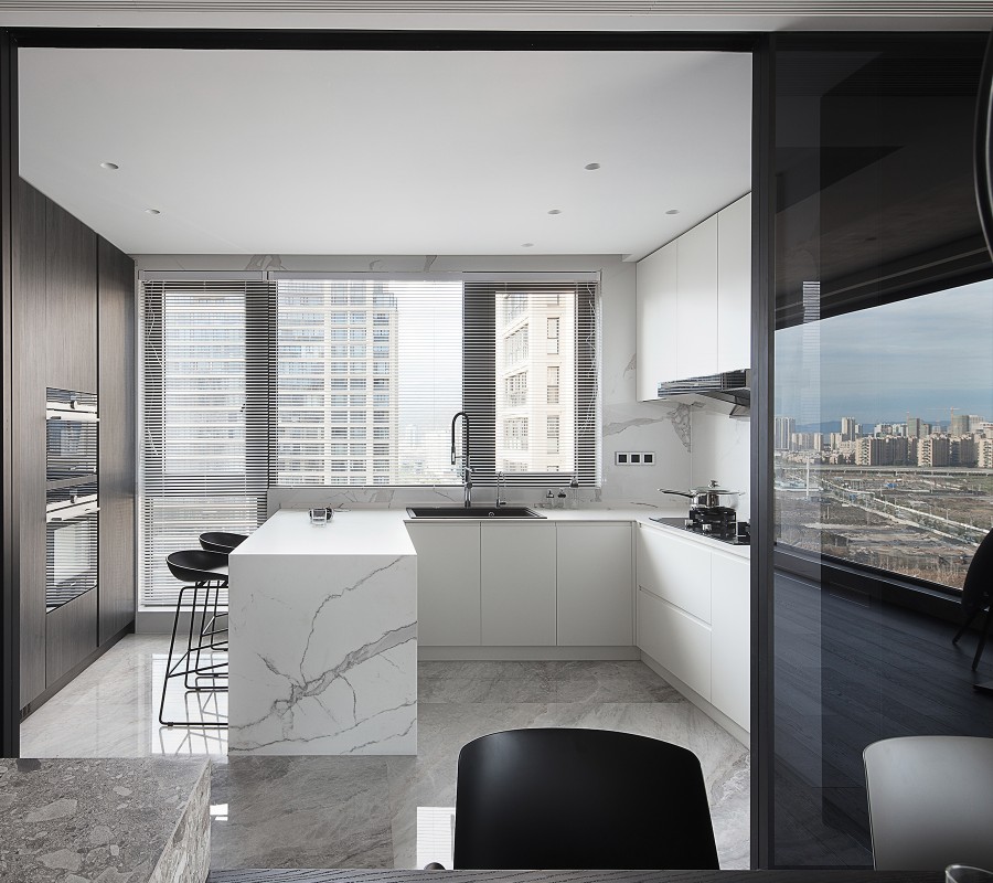 現代簡約大平層三居室裝修廚房效果圖