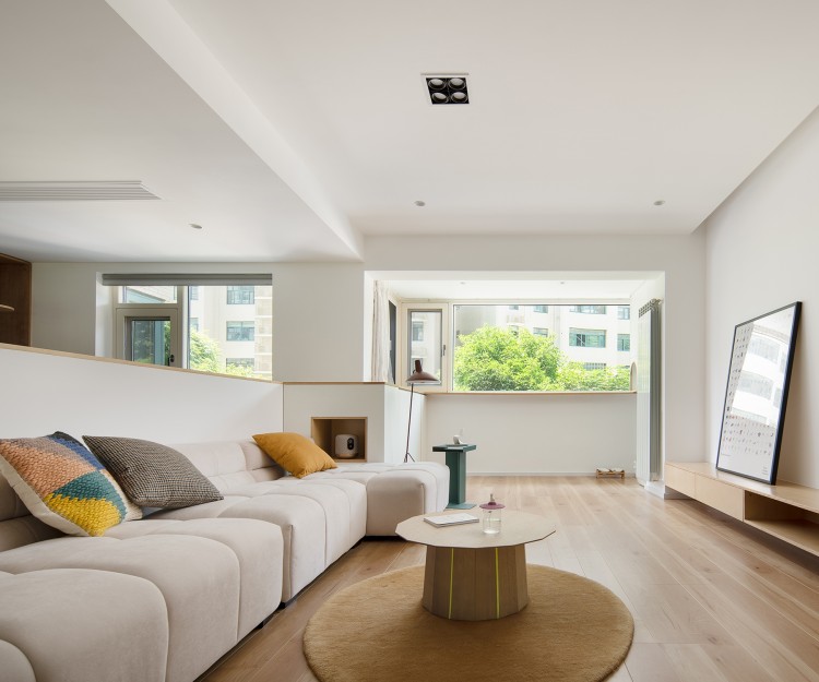 原木風(fēng)大平層客廳裝修效果圖