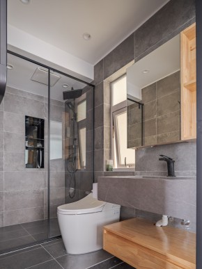 極簡(jiǎn)日式三居室衛(wèi)生間裝修效果圖