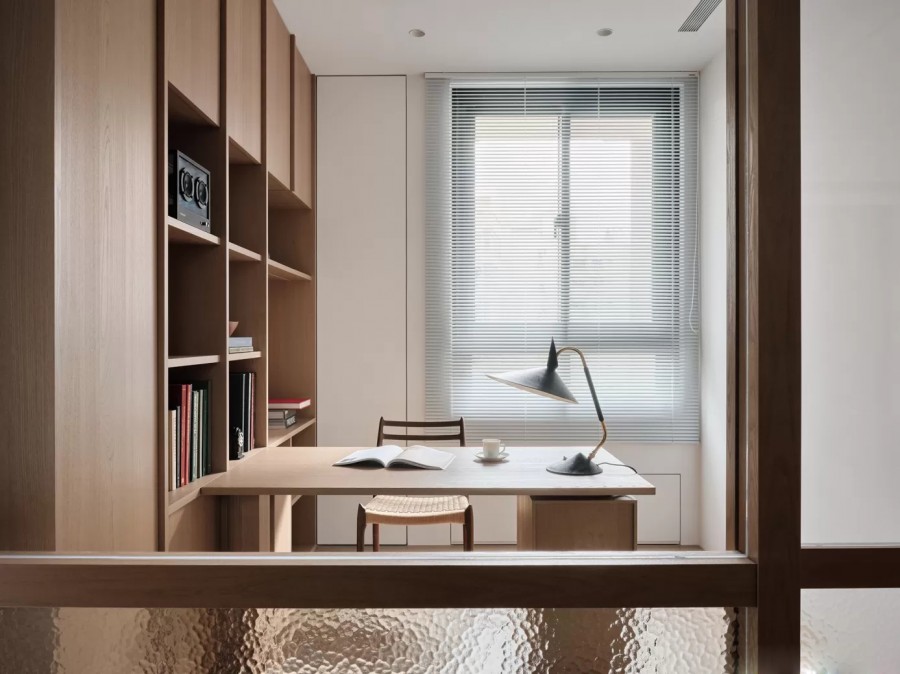 現(xiàn)代原木風兩居室書房裝修效果圖