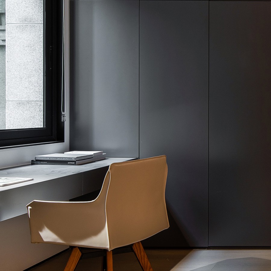 復試原木風衣帽間裝修效果圖