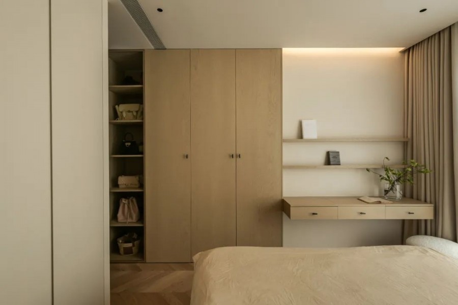 現(xiàn)代原木分風(fēng)三居室臥室裝修效果圖