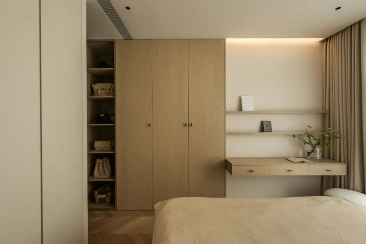 現代原木分風三居室臥室裝修效果圖