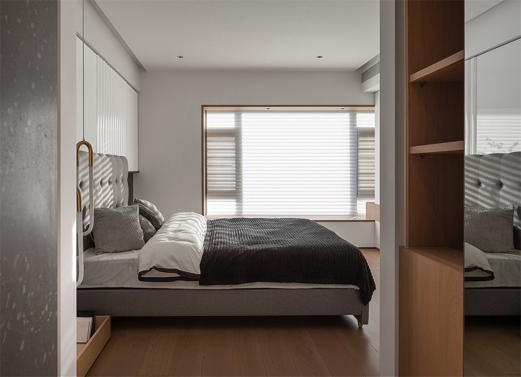 原木風(fēng)三居室裝修臥室效果圖