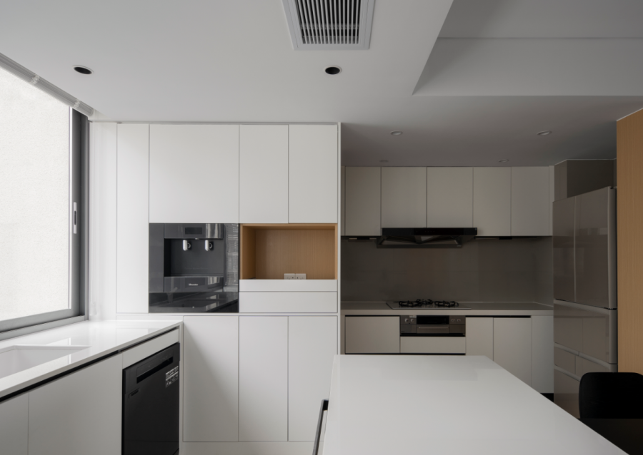 現(xiàn)代簡(jiǎn)約三居室廚房裝修效果圖